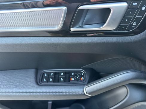 Used 2023 Porsche Cayenne Platinum Edition image 12