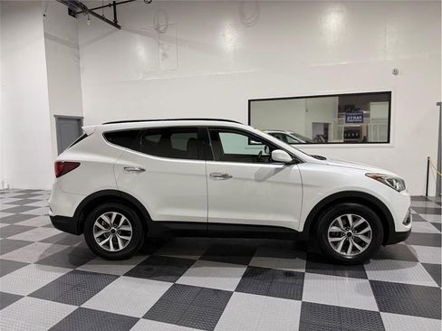 Used 2017 Hyundai Santa Fe Sport image 4