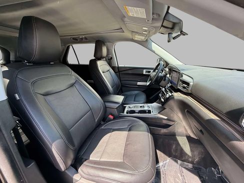 Used 2021 Ford Explorer Limited w/ Equipment Group 301A AWD/4WD image 14
