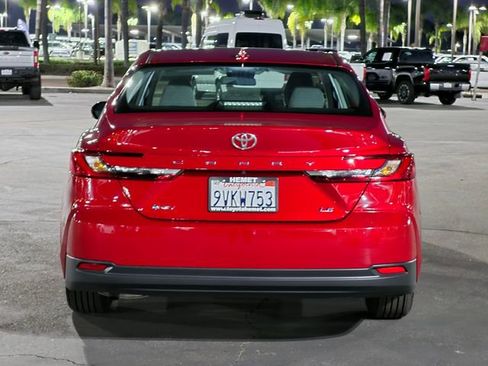 Used 2025 Toyota Camry LE image 7