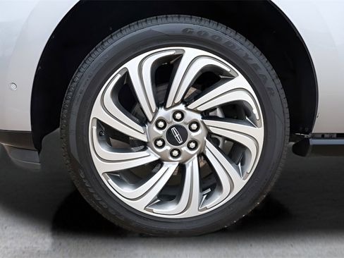 Used 2023 Lincoln Navigator Reserve image 28