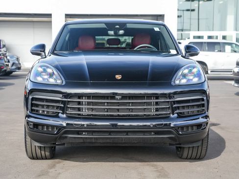 Used 2023 Porsche Cayenne Platinum Edition image 2