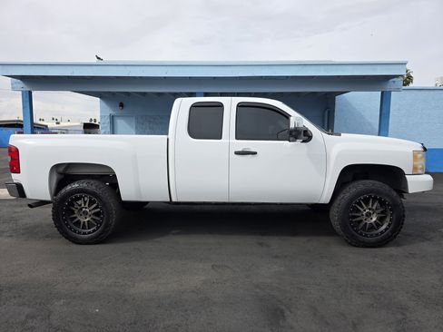 Used 2011 Chevrolet Silverado 1500 LS image 2