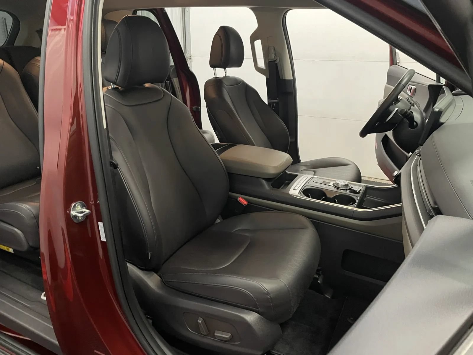 Used 2025 Kia Carnival EX FWD image 42