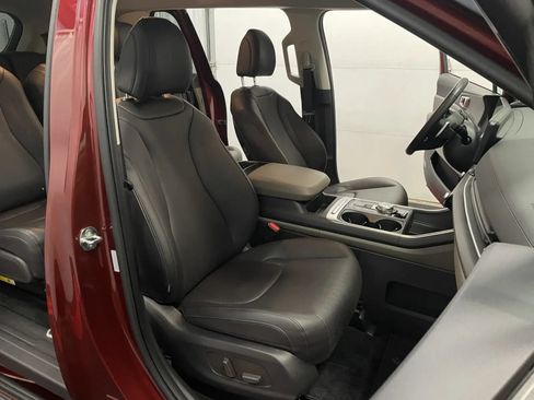 Used 2025 Kia Carnival EX FWD image 42
