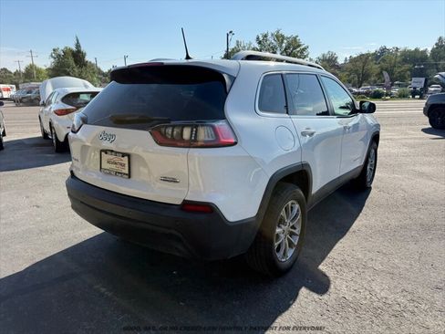 Used 2019 Jeep Cherokee Latitude Plus AWD/4WD image 7