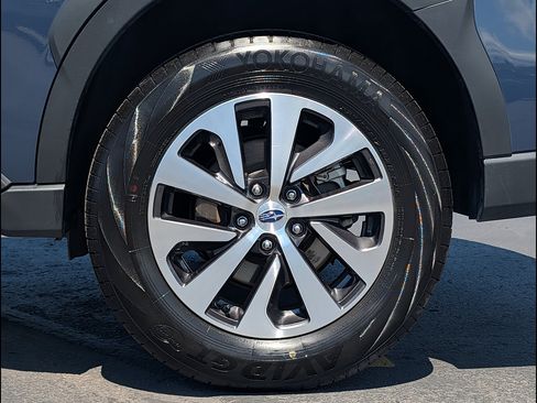Used 2025 Subaru Outback Premium AWD/4WD image 12