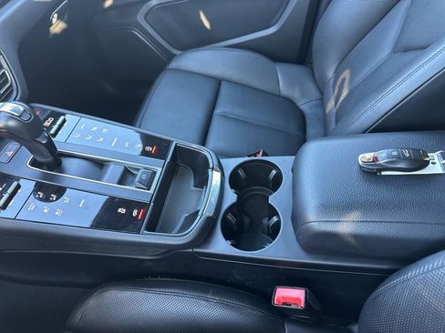 Used 2023 Porsche Macan image 26
