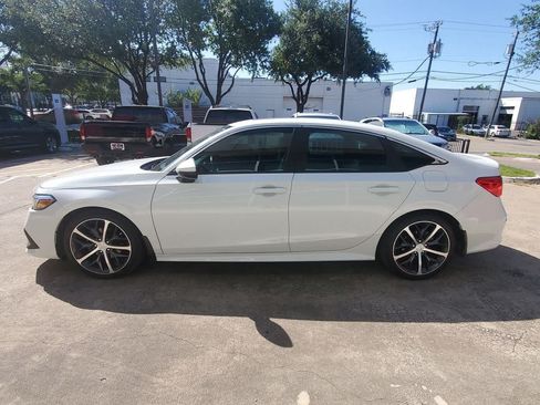 Used 2024 Honda Civic Touring image 3