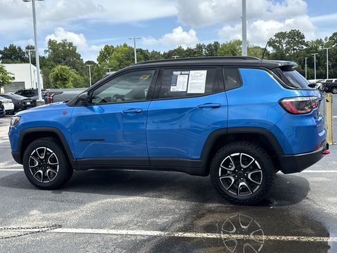Used 2024 Chevrolet Trax RS FWD image 15