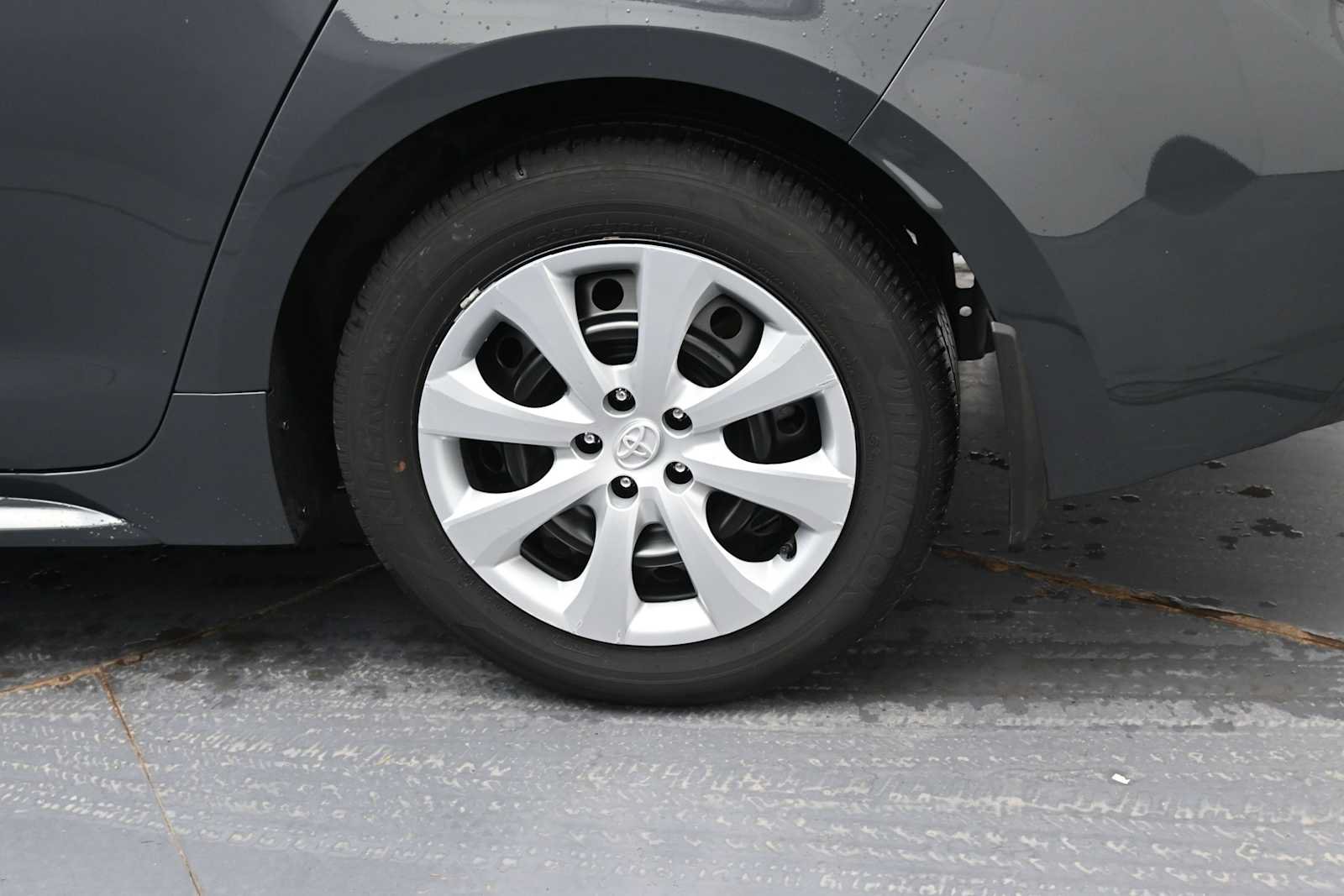 Used 2024 Toyota Corolla LE FWD image 5
