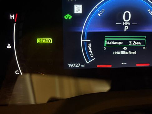 Used 2025 Toyota Camry LE image 39