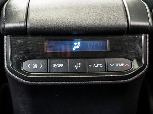 Used 2023 Toyota Highlander XLE image 11