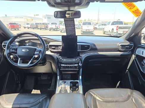Used 2021 Ford Explorer Platinum w/ Equipment Group 601A AWD/4WD image 16