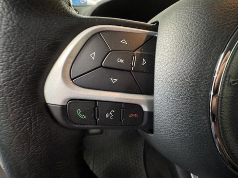 Used 2023 Jeep Renegade Altitude w/ Convenience Group I AWD/4WD image 18