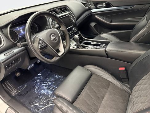 Used 2023 Nissan Maxima SR w/ Sport Mat Group FWD image 10