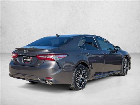 Used 2020 Toyota Camry SE w/ Carpet Mat Package image 5