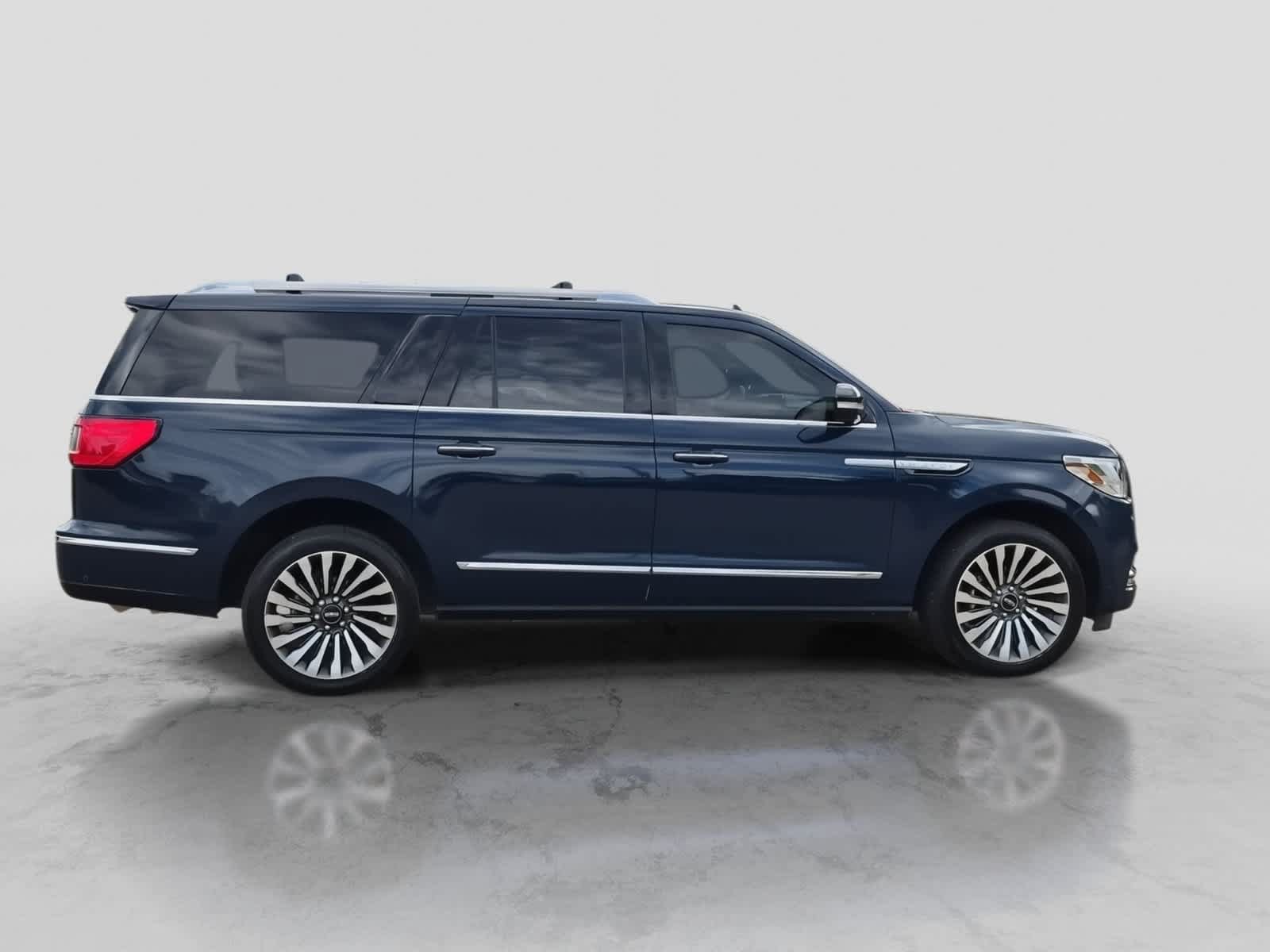 Used 2020 Lincoln Navigator L Reserve w/ Luxury Package AWD/4WD image 9