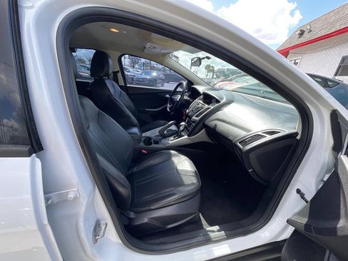 Used 2014 Ford Focus SE w/ Equipment Group 201A FWD image 6