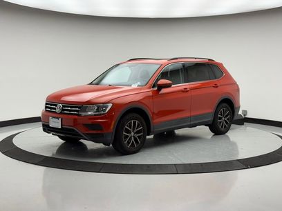 Used 2019 Volkswagen Tiguan SE w/ Panoramic Sunroof Package