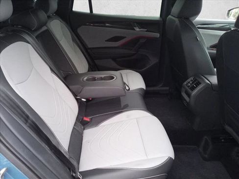 Used 2025 Volkswagen Tiguan SE R-Line FWD image 16