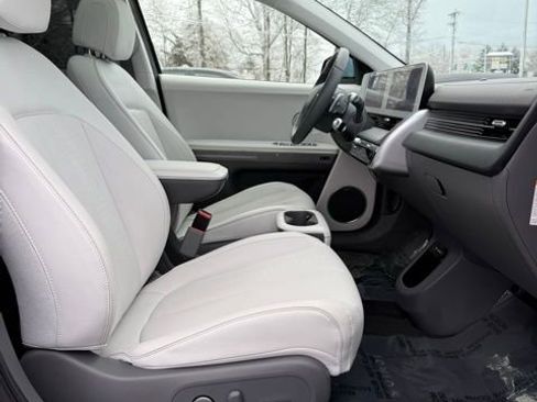 Used 2024 Hyundai Ioniq 5 Limited image 17