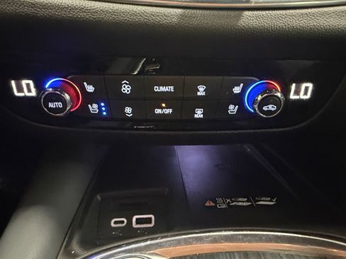 Used 2024 Buick Enclave Premium AWD/4WD image 18