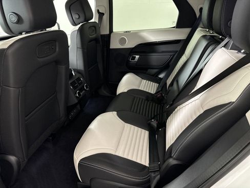 Used 2025 Land Rover Discovery S AWD/4WD image 11