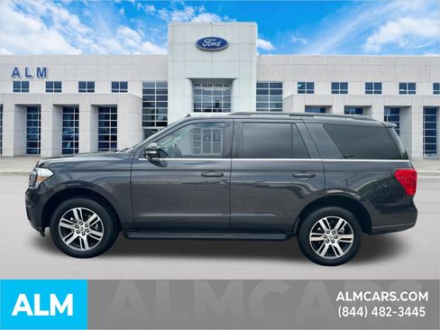 Used 2024 Ford Expedition XLT RWD image 9