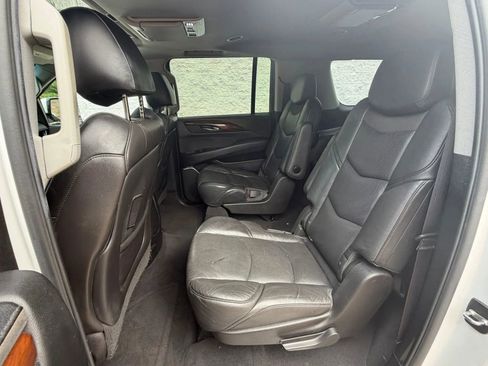 Used 2016 Cadillac Escalade ESV Premium RWD image 15