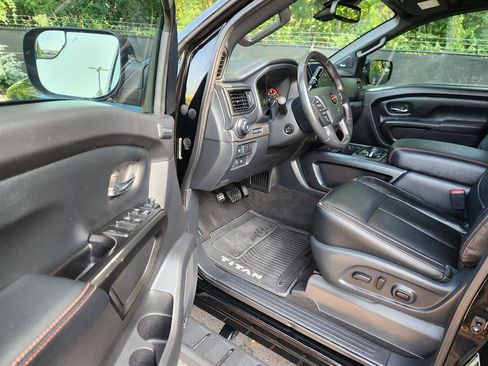 Used 2020 Nissan Titan PRO-4X w/ Pro-4x Convenience Package image 24