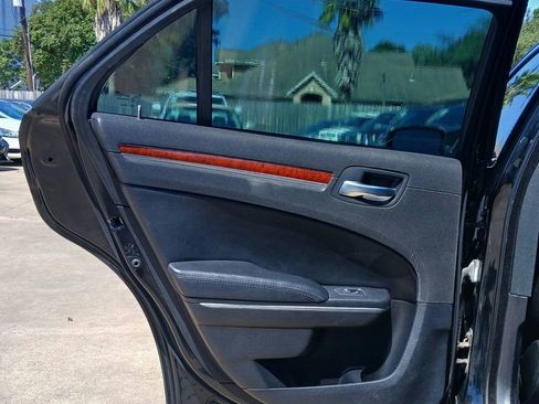 Used 2013 Chrysler 300 image 18