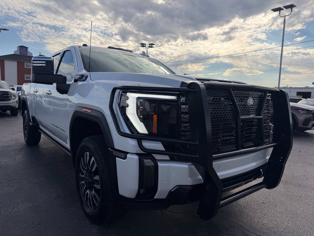 Used 2024 GMC Sierra 2500 Denali Ultimate AWD/4WD image 5