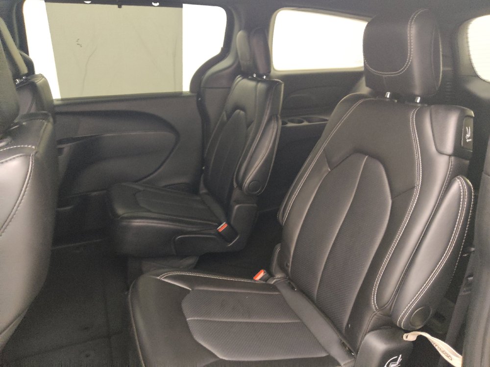 Used 2025 Chrysler Pacifica Select FWD image 18