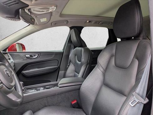 Used 2019 Volvo XC60 T6 Momentum w/ Protection Package Premier image 11