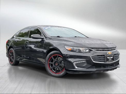Used 2018 Chevrolet Malibu LT FWD image 1