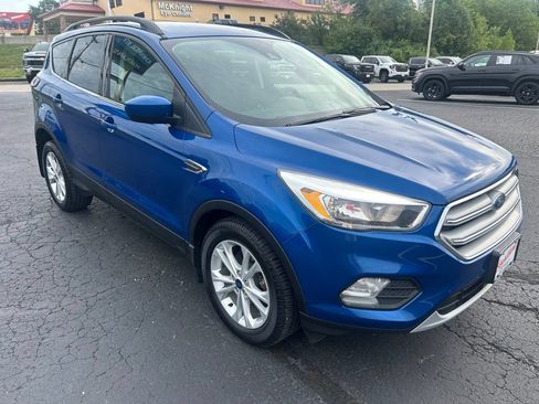Used 2018 Ford Escape SE w/ Ford Safe & Smart Package FWD image 3