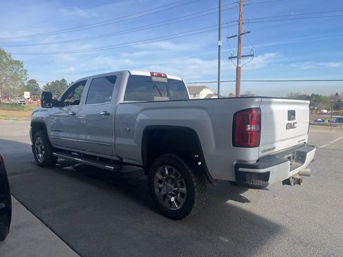 Used 2019 GMC Sierra 2500 Denali w/ Duramax Plus Package image 4