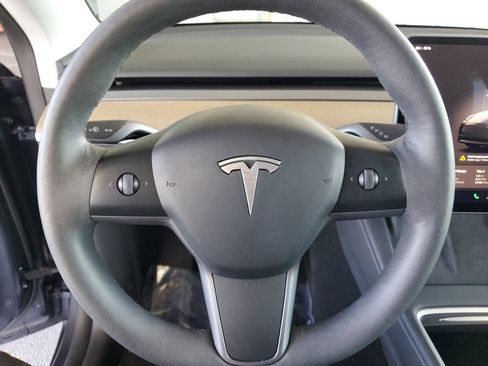 Used 2023 Tesla Model Y Long Range AWD/4WD image 23