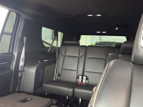 Used 2022 Cadillac Escalade ESV Luxury RWD image 14
