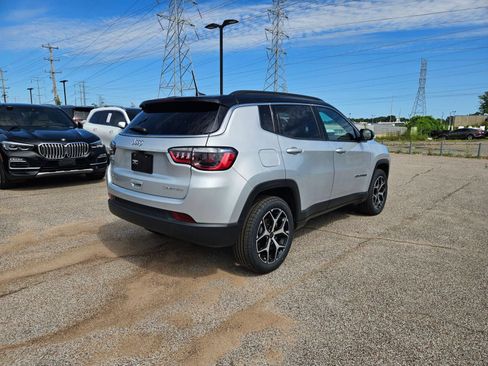 Used 2025 Jeep Compass Limited AWD/4WD image 6