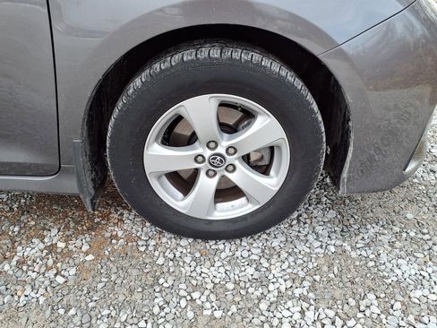 Used 2020 Toyota Sienna LE image 34