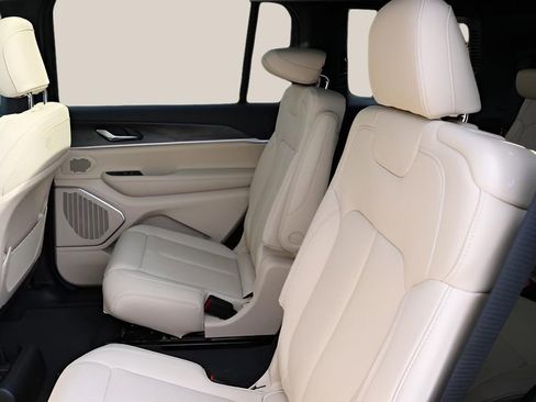 New 2026 Jeep Grand Cherokee L Limited image 16