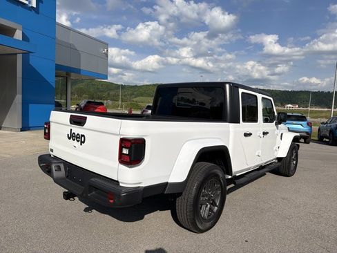 Used 2024 Jeep Gladiator Sport AWD/4WD image 4