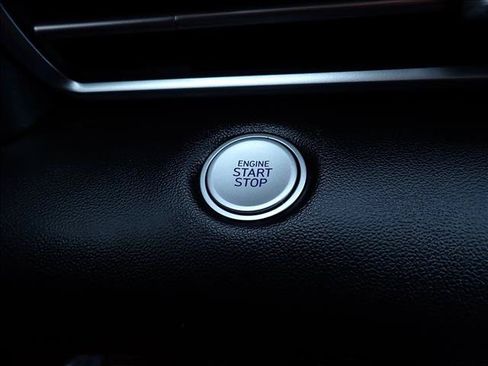 Used 2023 Hyundai Elantra SEL FWD image 16