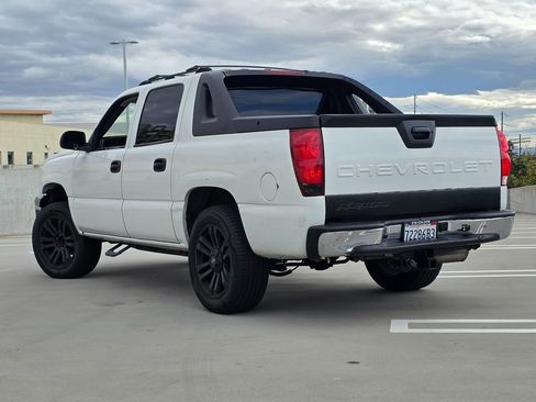 Used 2004 Chevrolet Avalanche Z66 w/ Preferred Equipment Group image 4