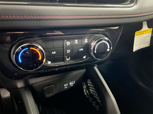 Used 2025 Chevrolet TrailBlazer RS image 15