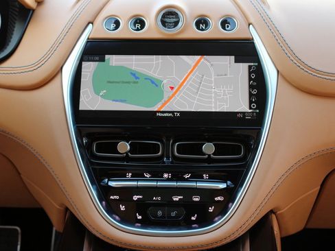 Used 2021 Aston Martin DBX image 16