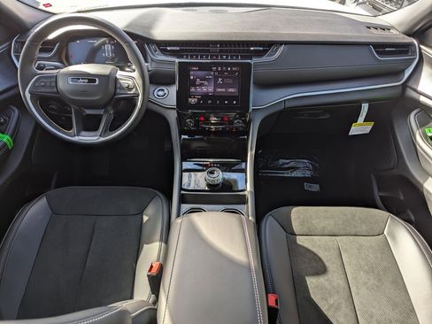 New 2025 Jeep Grand Cherokee Altitude RWD image 15