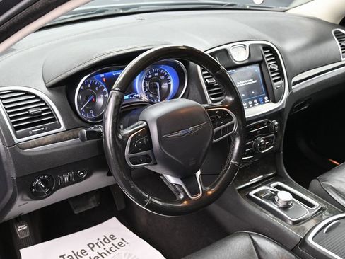 Used 2019 Chrysler 300 Limited image 17